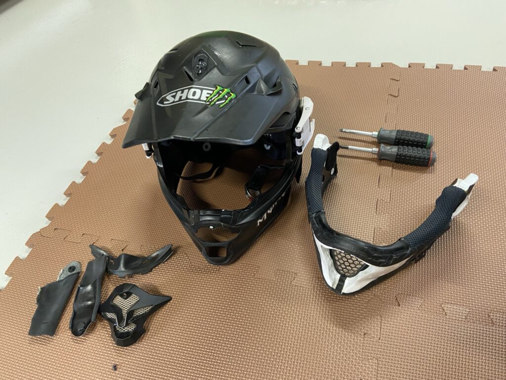 ヘルメット改造
インカム埋め込み