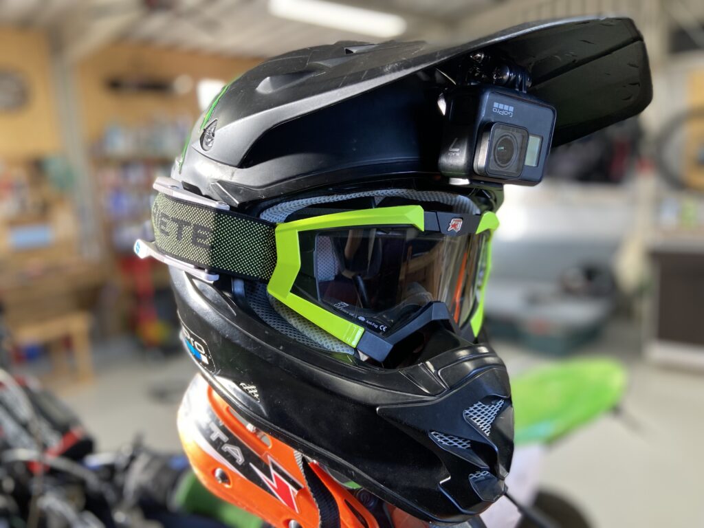 オフロードヘルメットにアクションカムを取り付ける！Gopro→VFX-W 